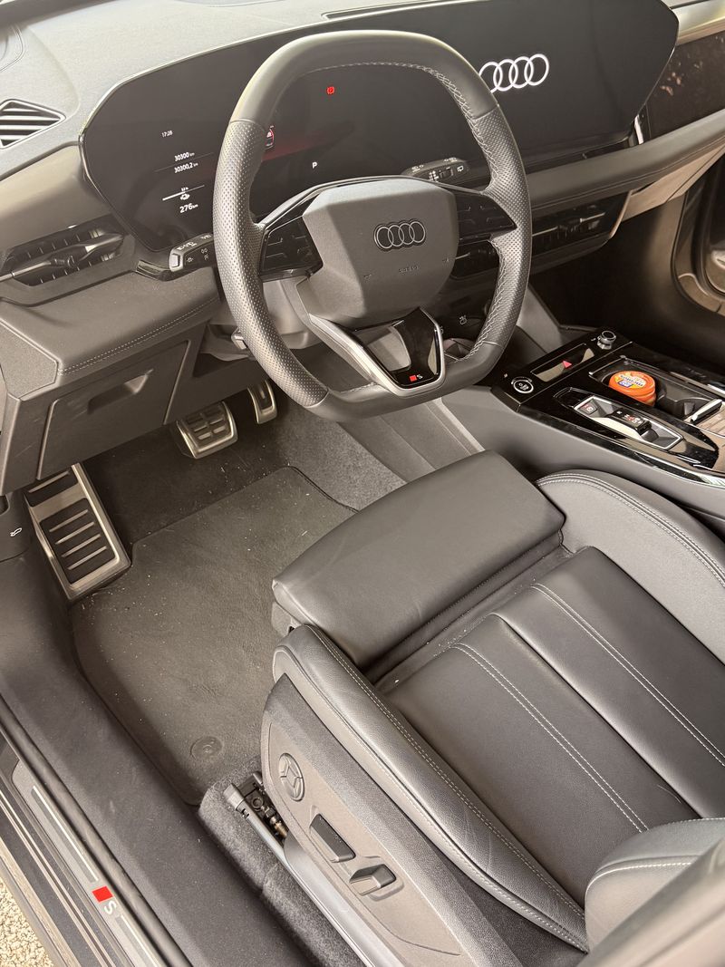 Intérieur Audi Q6 avant nettoyage
